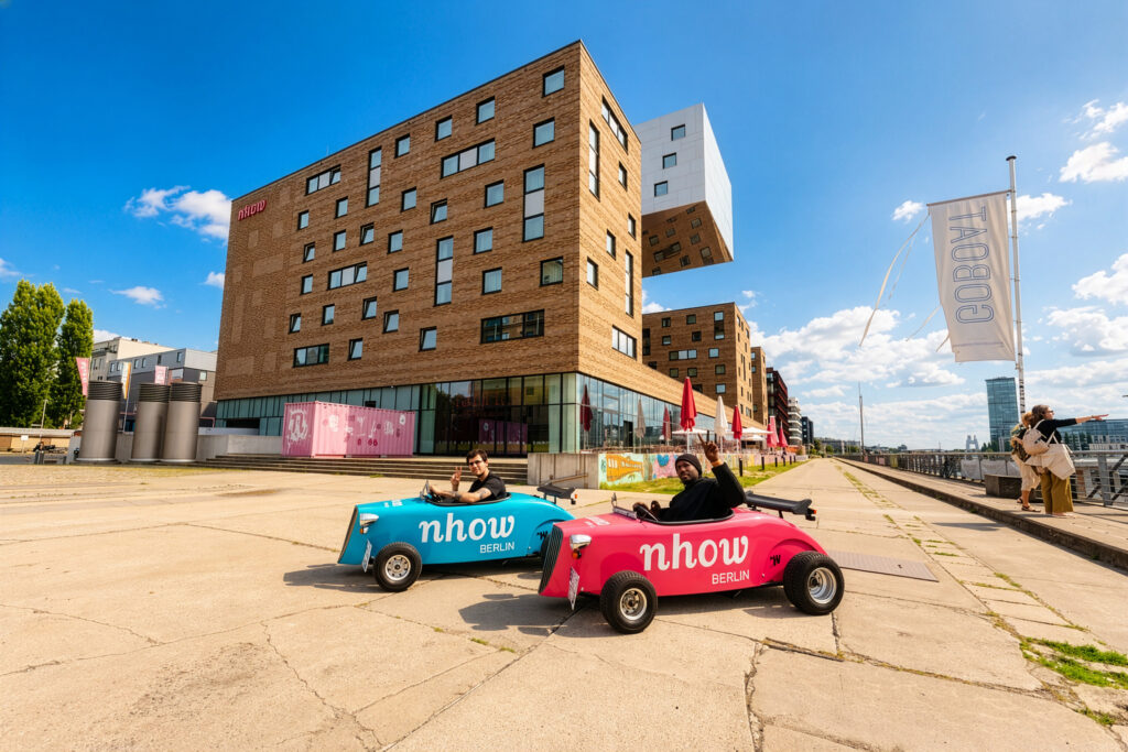 Guests (DJ Godzy Beats) im Hotrod am NHOW Hotel