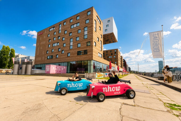 Guests (DJ Godzy Beats) im Hotrod am NHOW Hotel