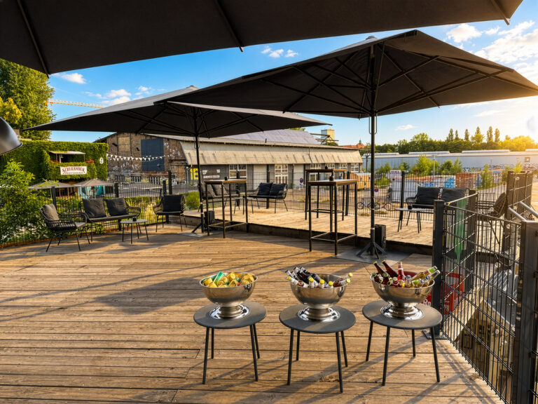 Unsere Dachterrasse für Events bis 50 Personen: Hotrod Tour Berlin - RAW Gelände